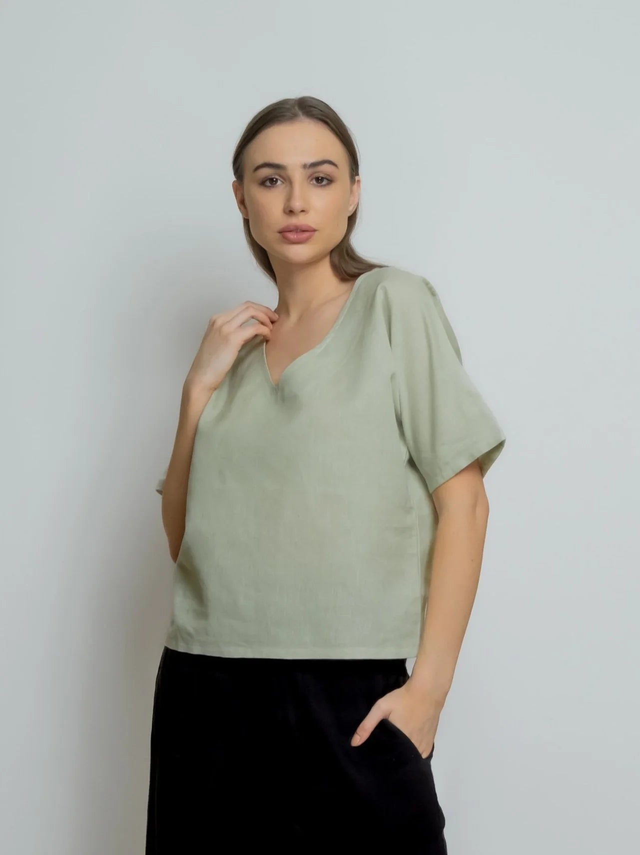 Boxy Linen Tee V-neck 