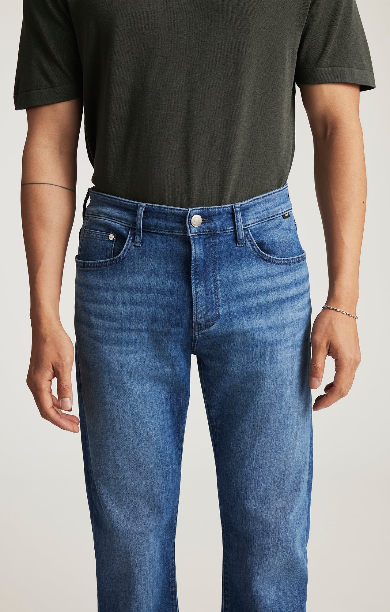 ZACH Straight Leg Jeans