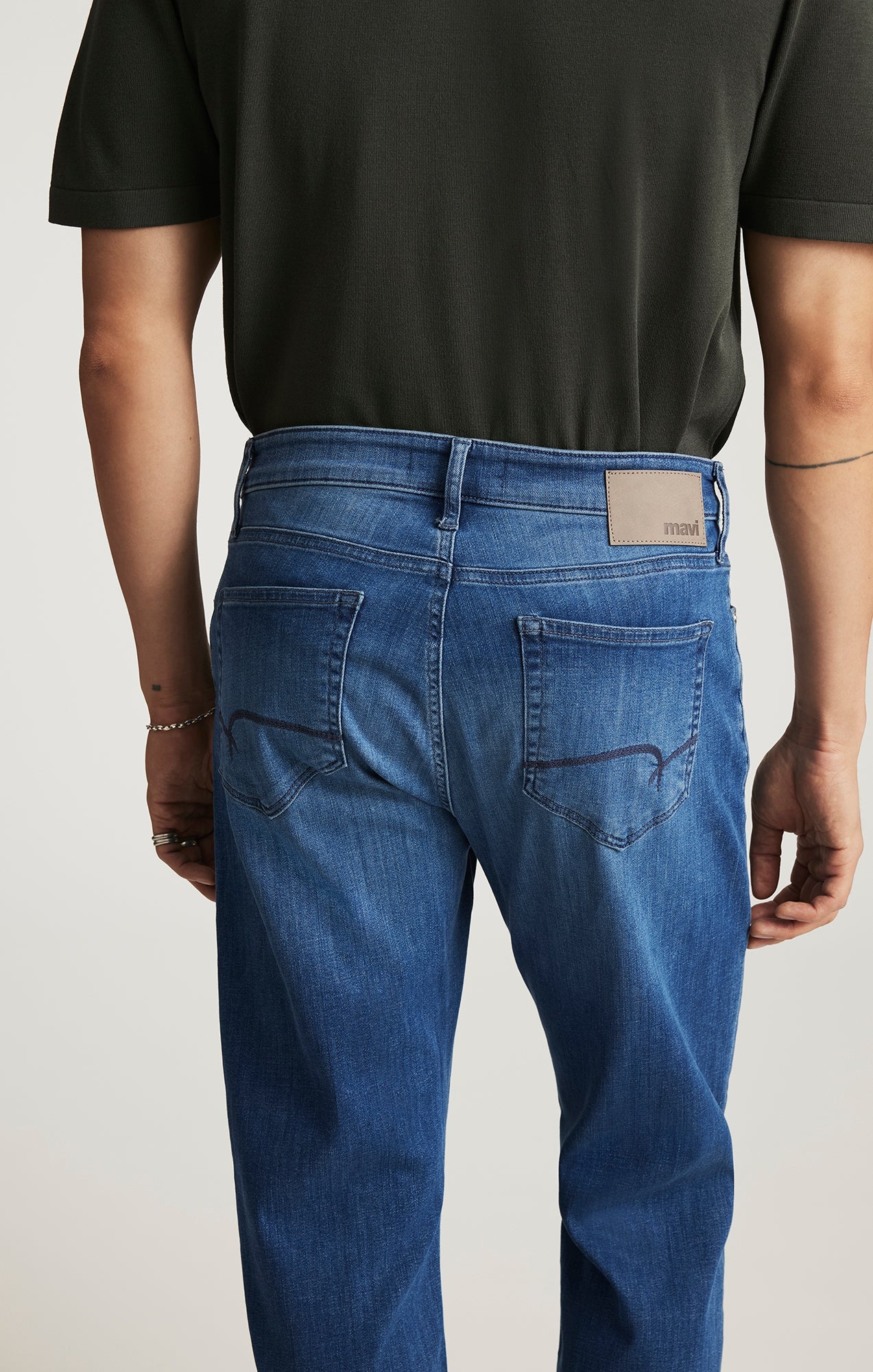 ZACH Straight Leg Jeans